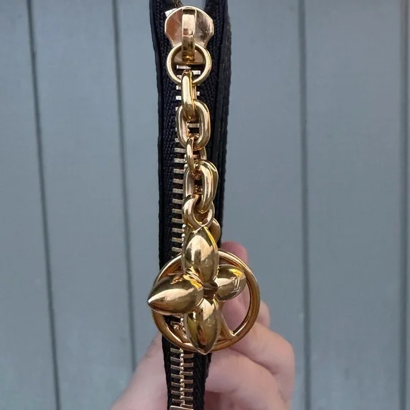 Louis Vuitton Flora Card Holder - Picture 5 of 6